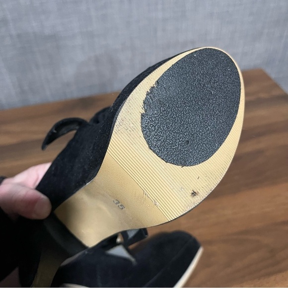 Black velvet  shoe with strap, woman's size 4, euro size 35​​​​​​ - Picture 8 of 11